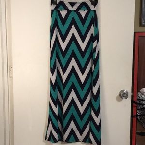 💚🤍🖤 Chevron Maxi Skirt (S) fold-over waistband